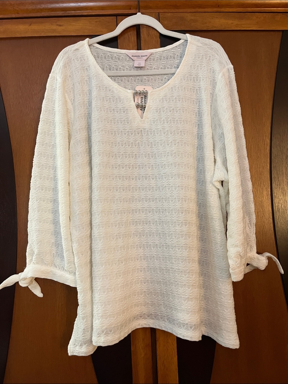 🦀NWT Allison Daly Pure White Textured Shadow Stripe Tie-Cuff Tunic Top w/Bling